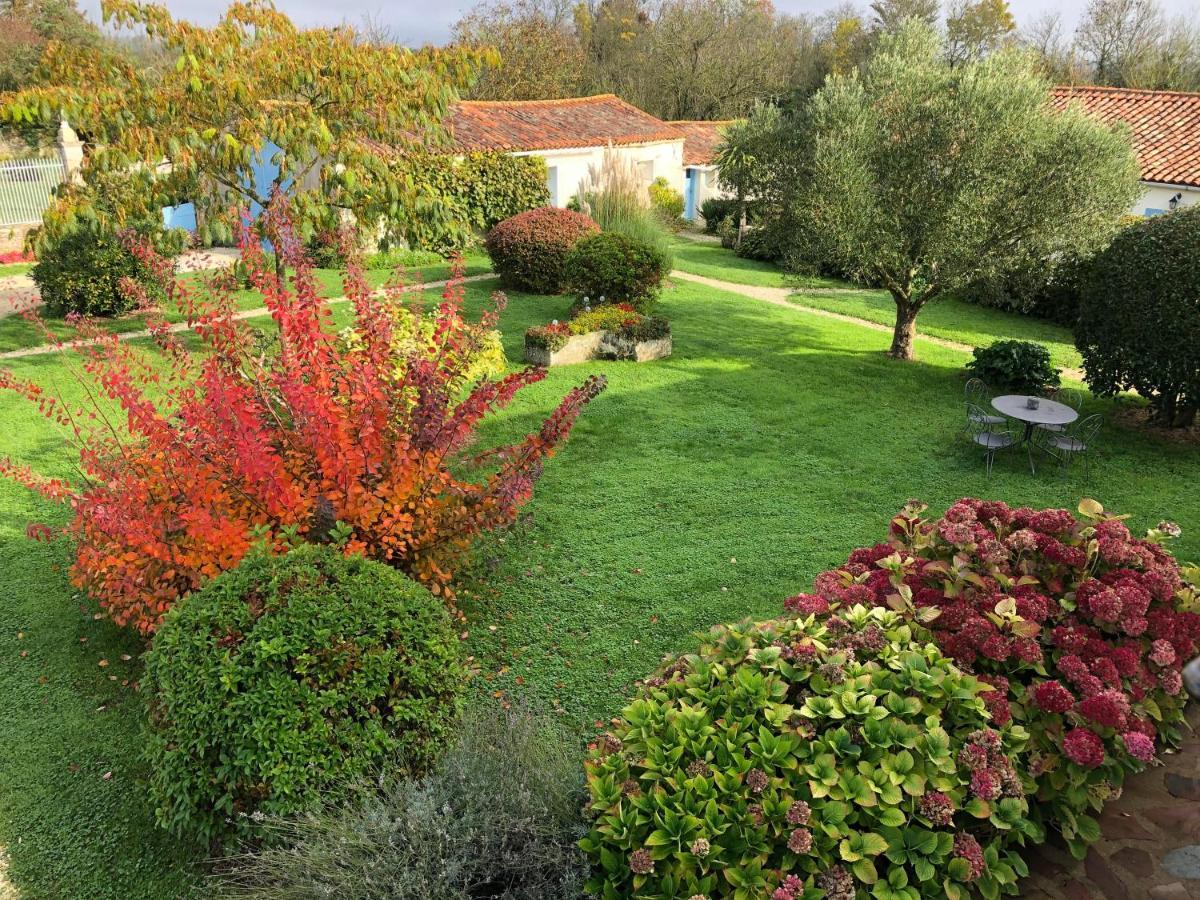 L'Enclos Bleu, Gite - Marais Poitevin Avec Piscine Chauffee Chaille-Les-Marais Eksteriør bilde