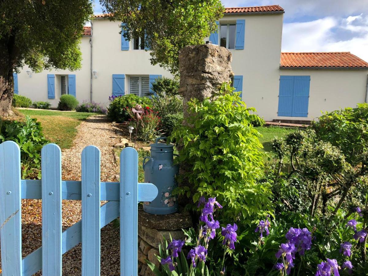 L'Enclos Bleu, Gite - Marais Poitevin Avec Piscine Chauffee Chaille-Les-Marais Eksteriør bilde