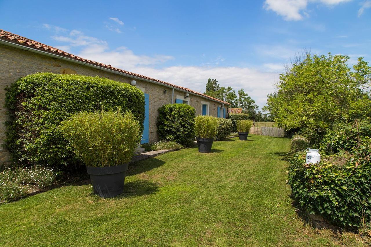 L'Enclos Bleu, Gite - Marais Poitevin Avec Piscine Chauffee Chaille-Les-Marais Eksteriør bilde