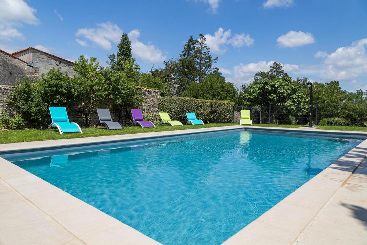 L'Enclos Bleu, Gite - Marais Poitevin Avec Piscine Chauffee Chaille-Les-Marais Eksteriør bilde