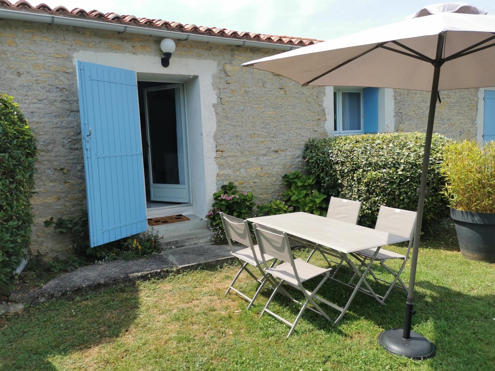 L'Enclos Bleu, Gite - Marais Poitevin Avec Piscine Chauffee Chaille-Les-Marais Eksteriør bilde