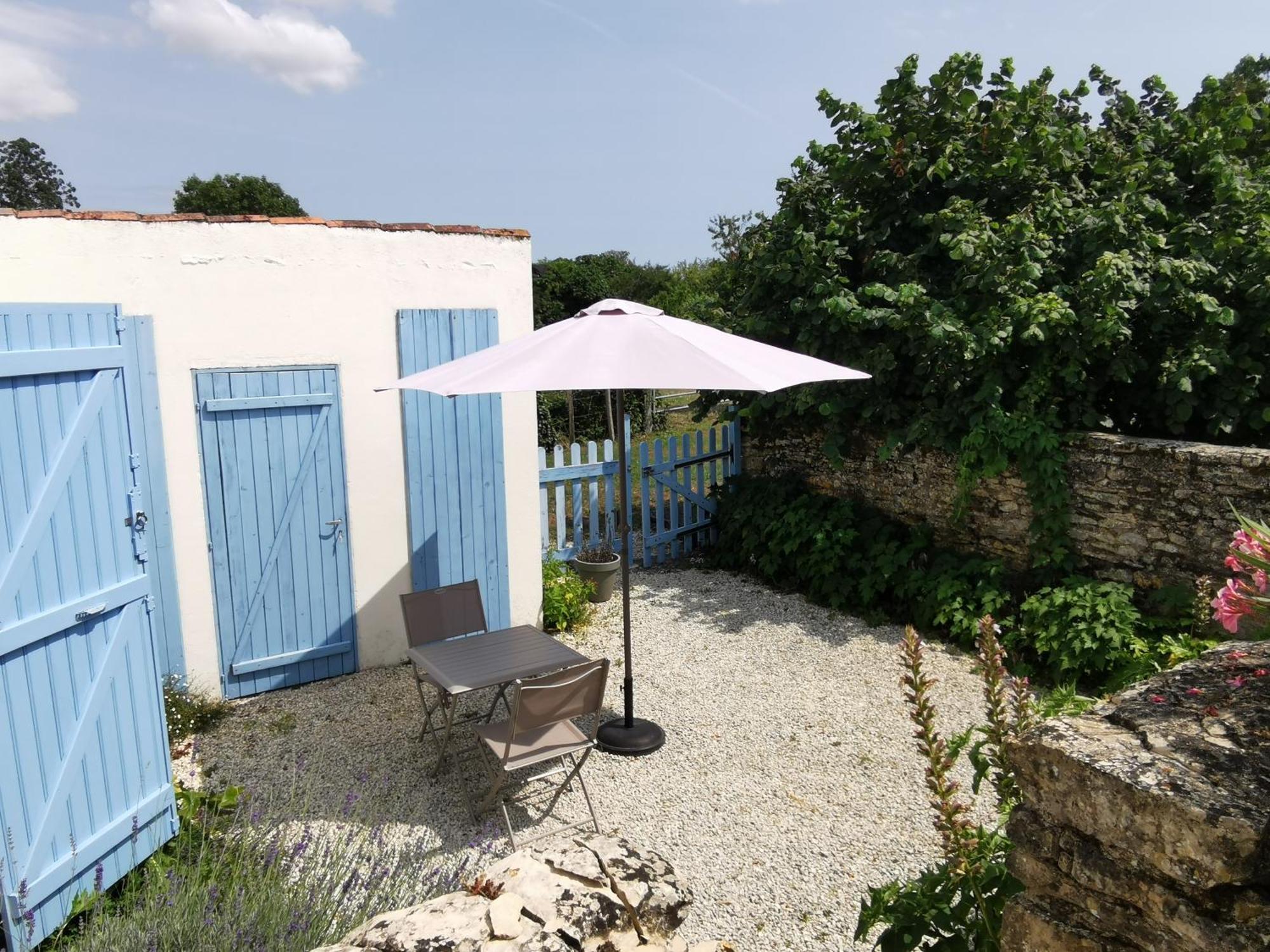 L'Enclos Bleu, Gite - Marais Poitevin Avec Piscine Chauffee Chaille-Les-Marais Eksteriør bilde